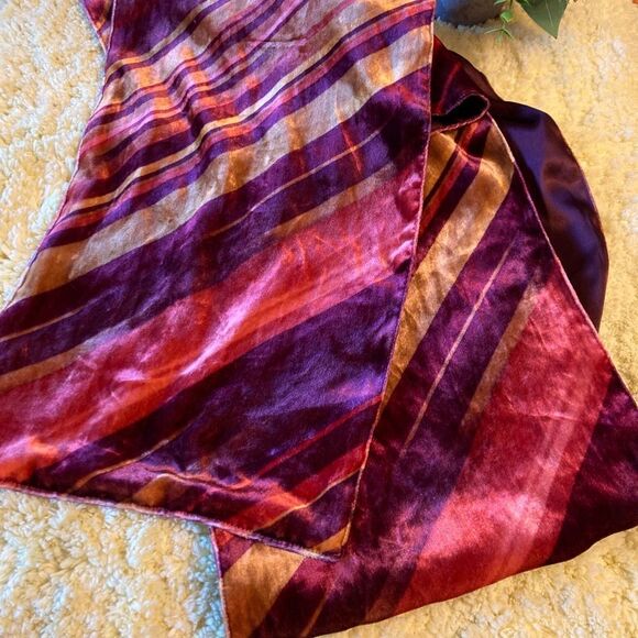 Velveteen Red Patterned Scarf - Picture 1 of 8